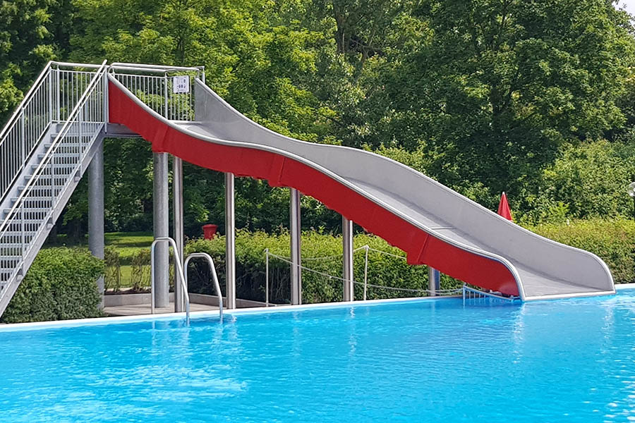 Neue Rutsche im Freibad Pleinting